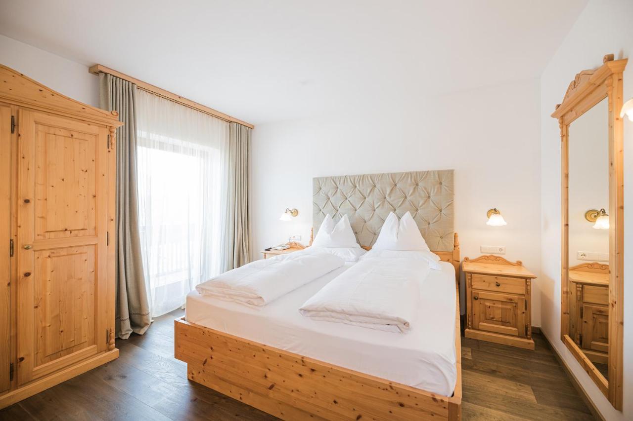 Hotel Winkler Sport & Spa Resort San Lorenzo di Sebato Chambre photo
